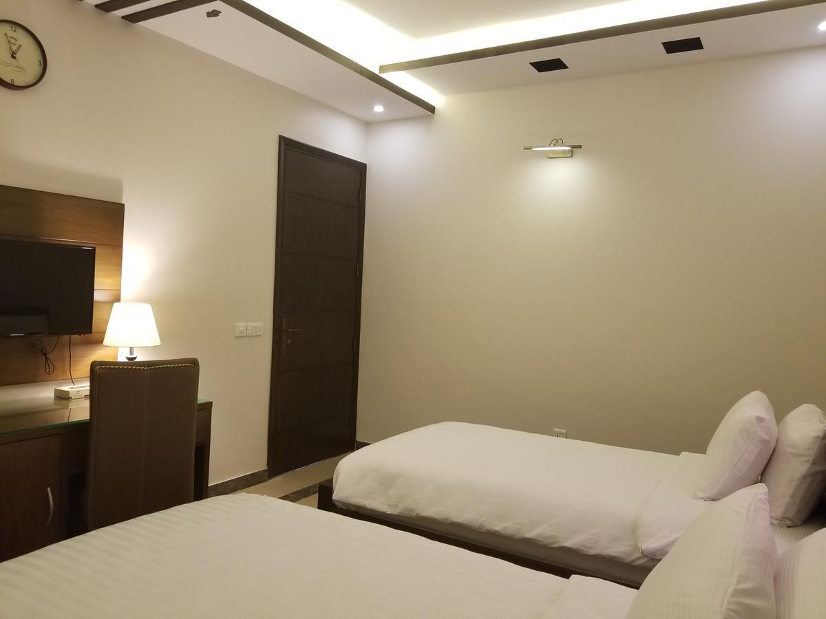 Zifan Hotel & Suites Karachi Exterior foto